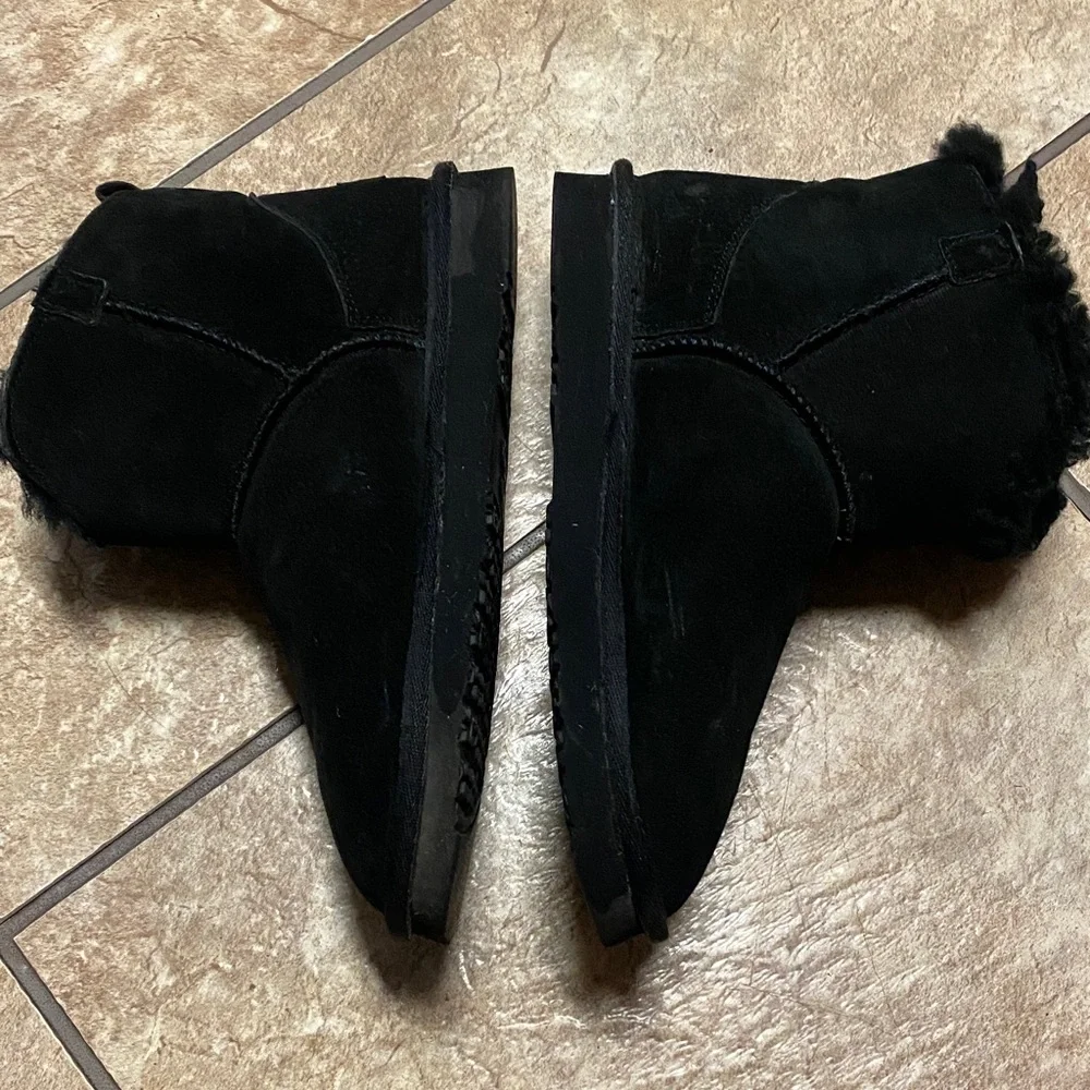 Lam Women's Cozy Black Sheepskin Slippers/Boots  Fall Winter Cozy Durable